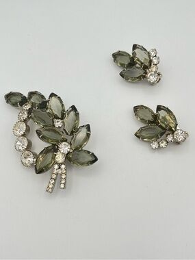 Vintage Juliana DeLizza Elster Smokey Gray Rhinestone Brooch Earring Set Mint